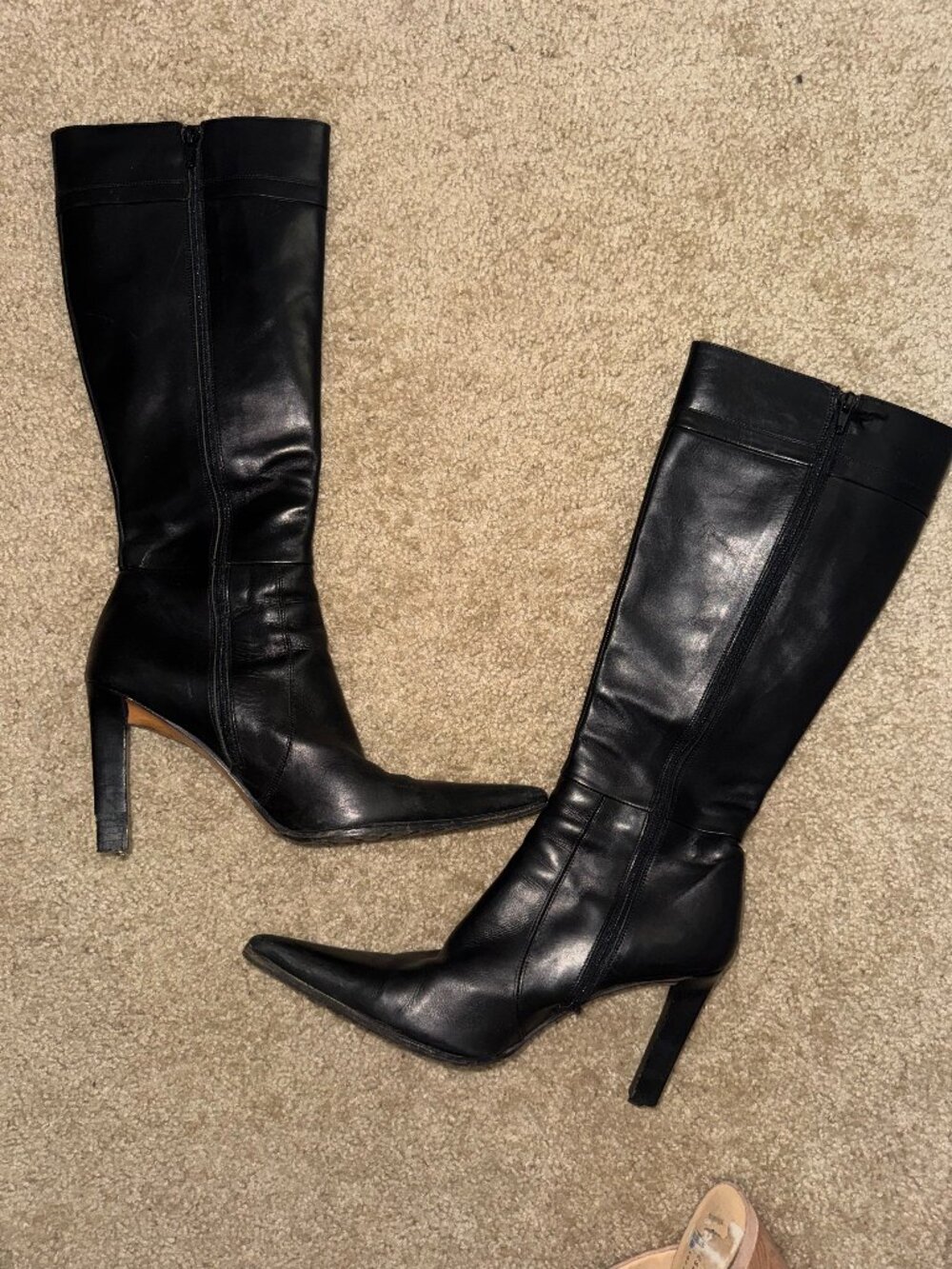 knee high black boots